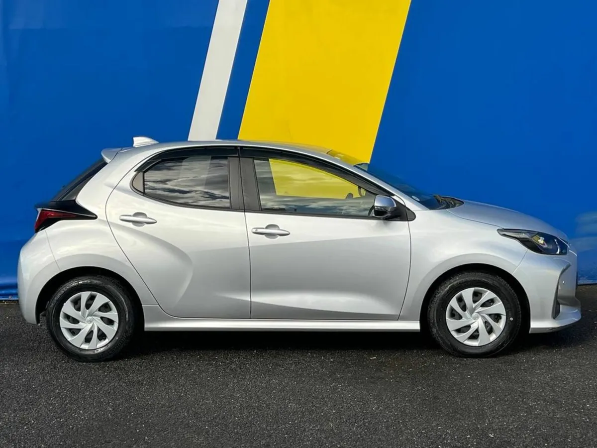 Toyota Yaris 1.5 HYBRID AUTO // ADAPTIVE CRUISE CO - Image 2