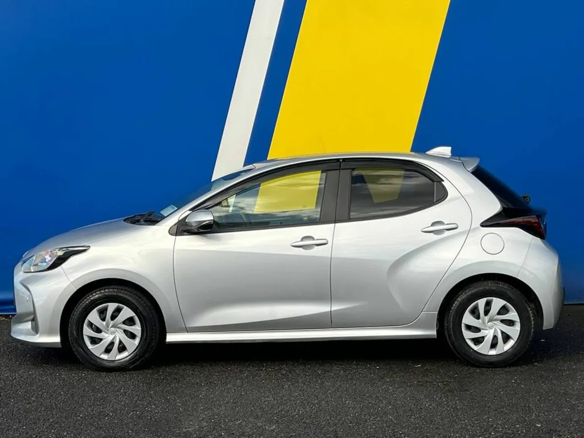 Toyota Yaris 1.5 HYBRID AUTO // ADAPTIVE CRUISE CO - Image 3