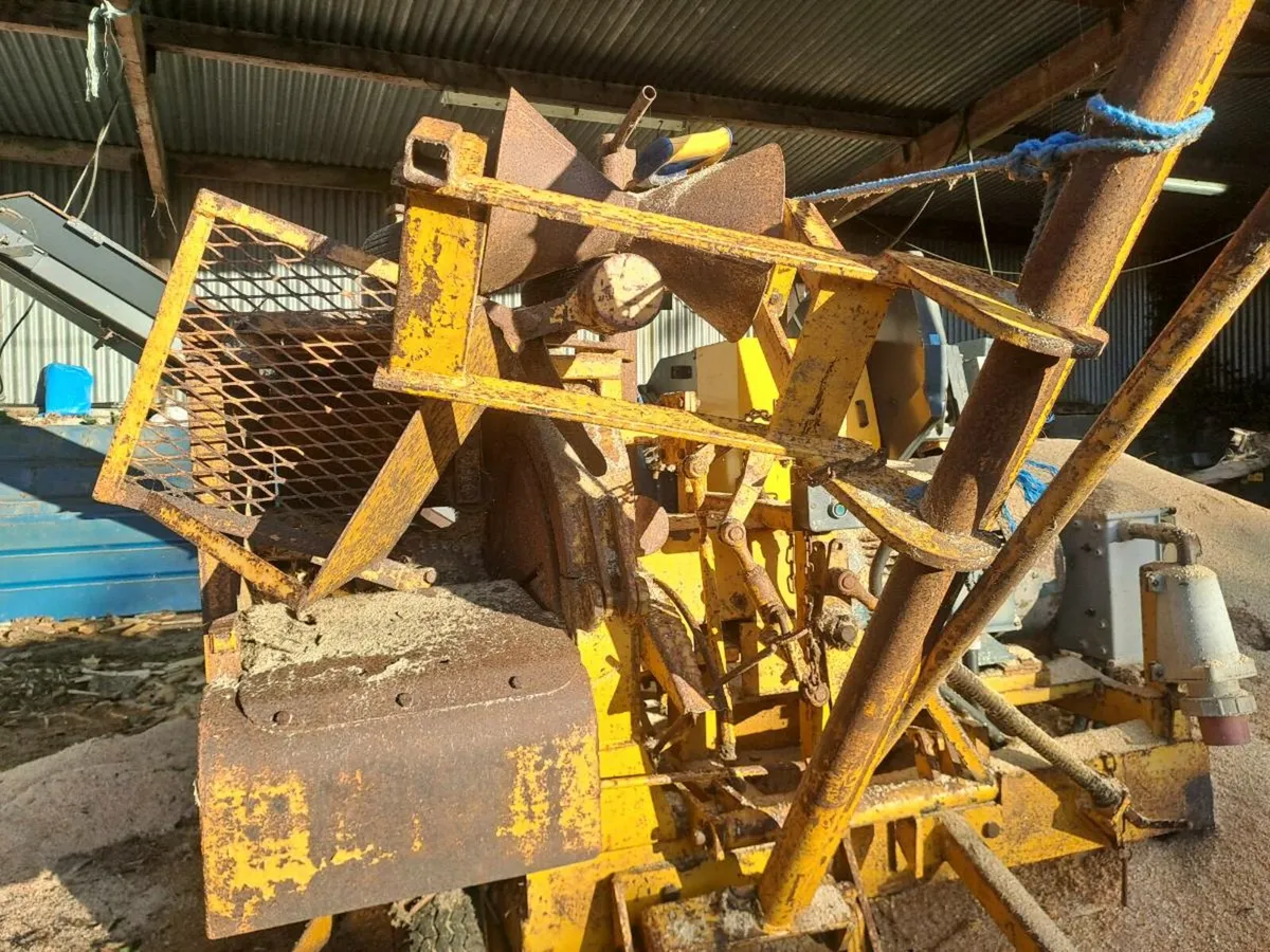 Cuddy stake peeler - Image 1