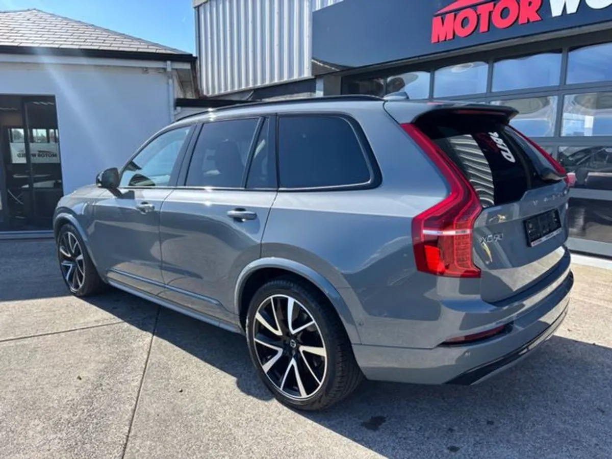 Volvo XC90 Recharge T8 Ultimate Dark AWD - Image 2