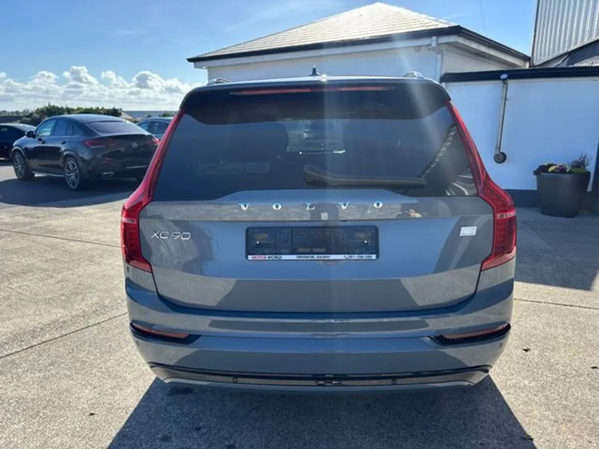 Volvo XC90 Recharge T8 Ultimate Dark AWD - Image 3