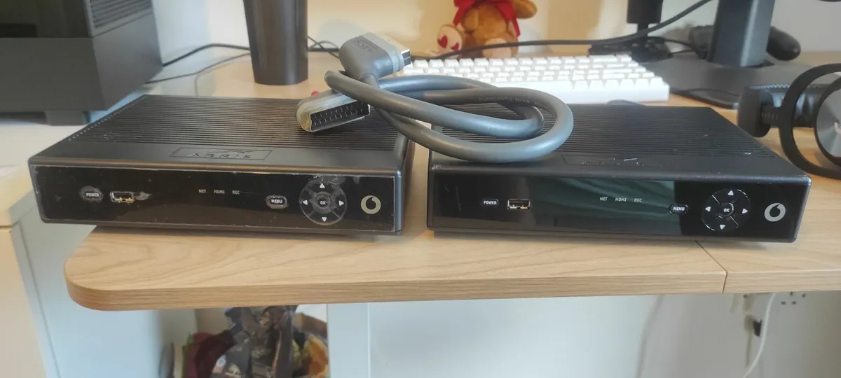 Arris FreeSat Box Vodafone 2x ARRIS VIP2502 V2 TV - Image 1