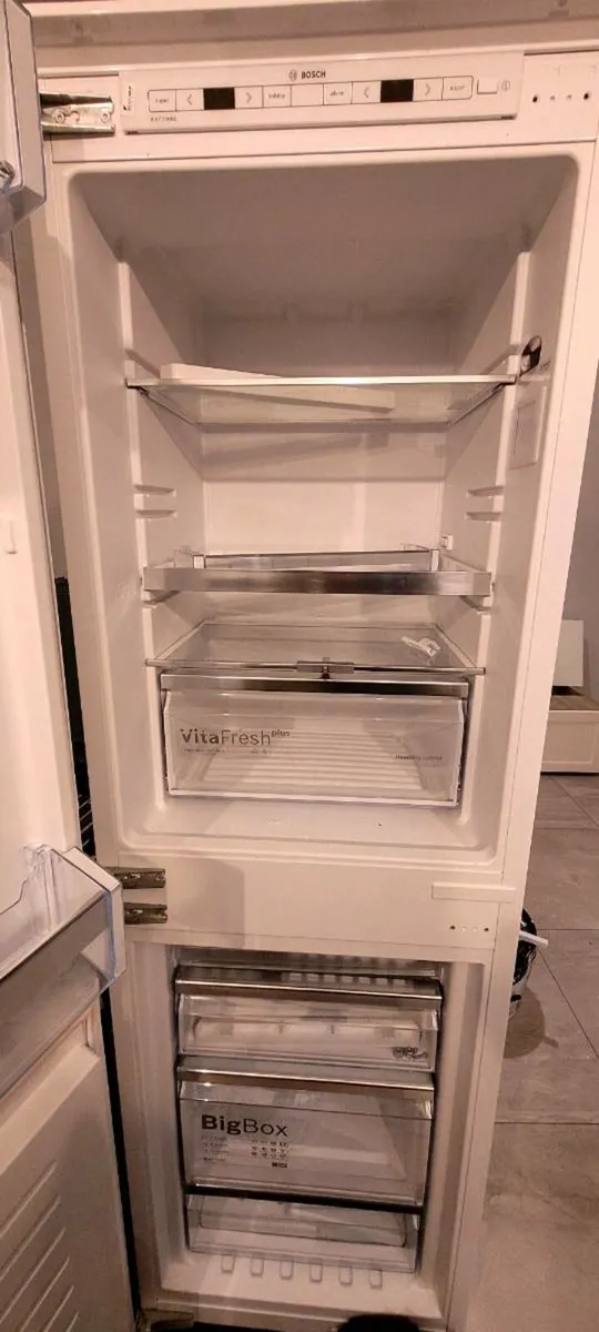 Bosch integrated fridge freezer - Image 2