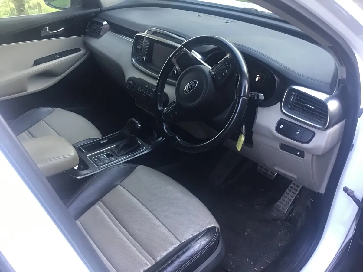 Kia Sorento 2015 - Image 2