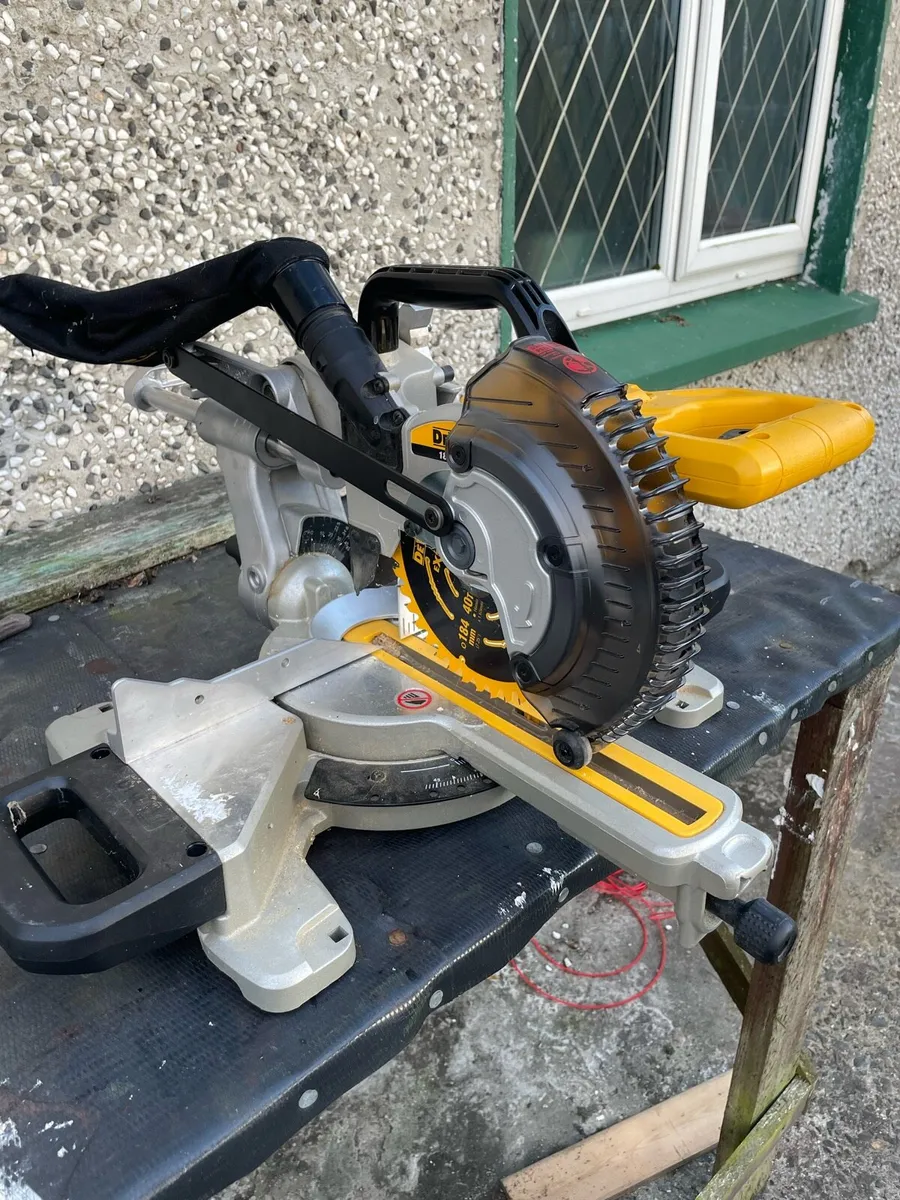 Dewalt chop saw (like new) - Image 1