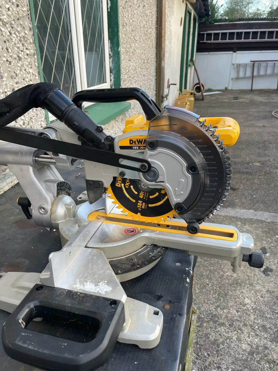 Dewalt chop saw (like new) - Image 4