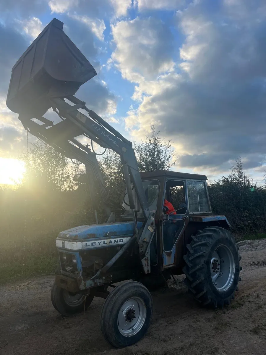 Leyland 272 with front loader - Image 2