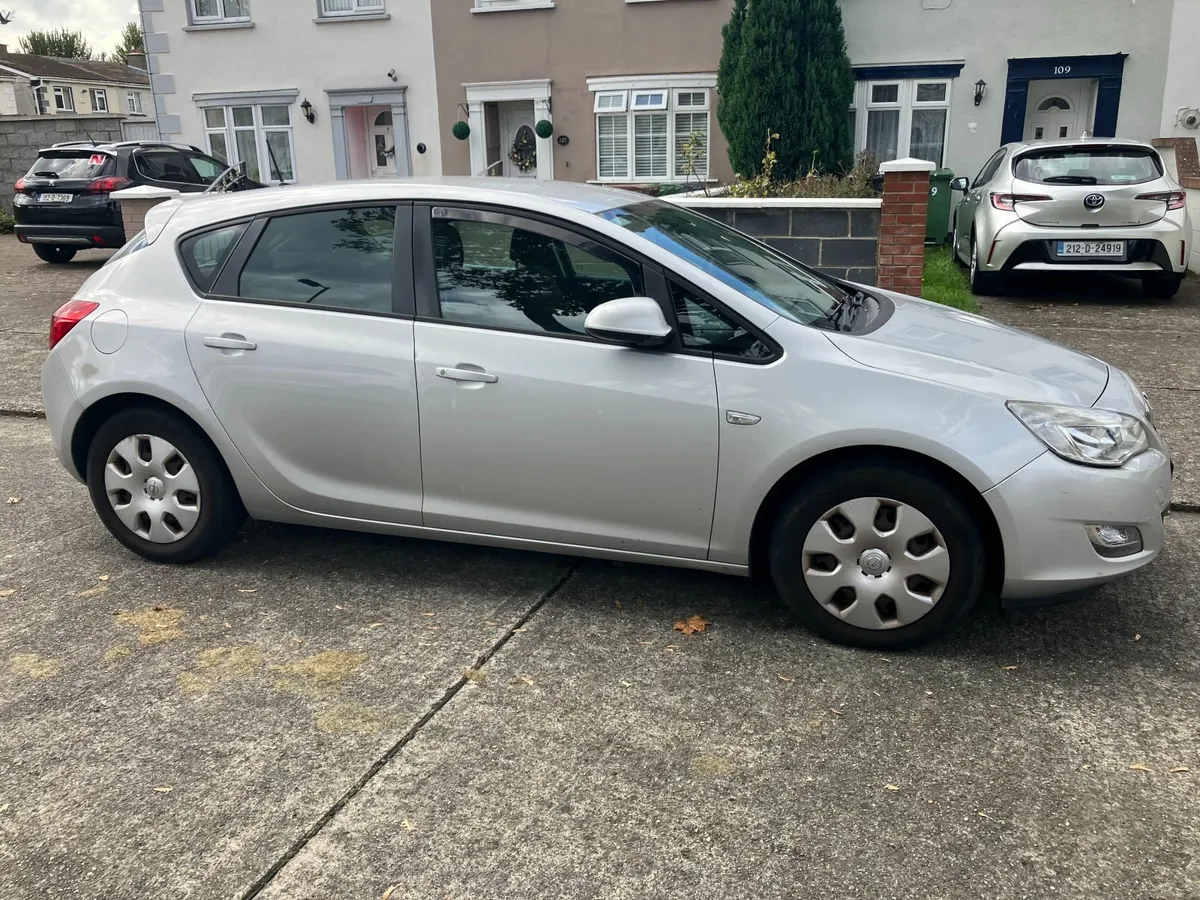 Opel Astra - 2011 - 1.6 Diesel - Image 2