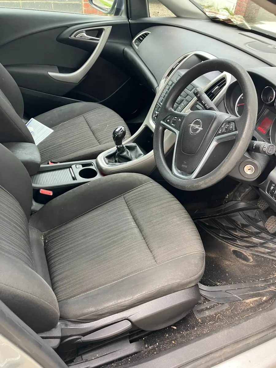Opel Astra - 2011 - 1.6 Diesel - Image 3