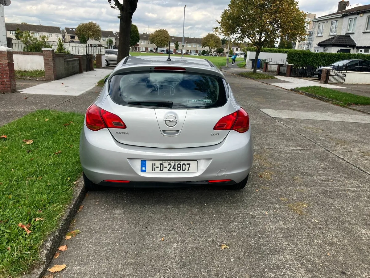 Opel Astra - 2011 - 1.6 Diesel - Image 4