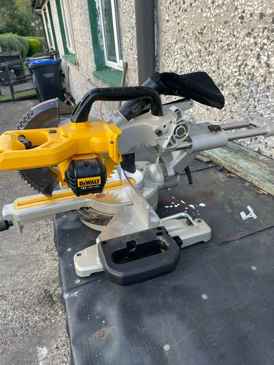 Dewalt chop saw (like new) - Image 3