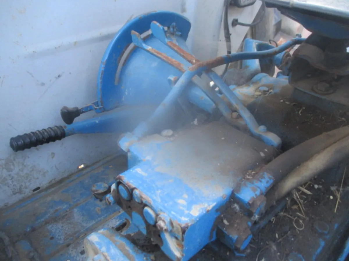 Spool Valves To Suit a Ford Tractor. - Image 2