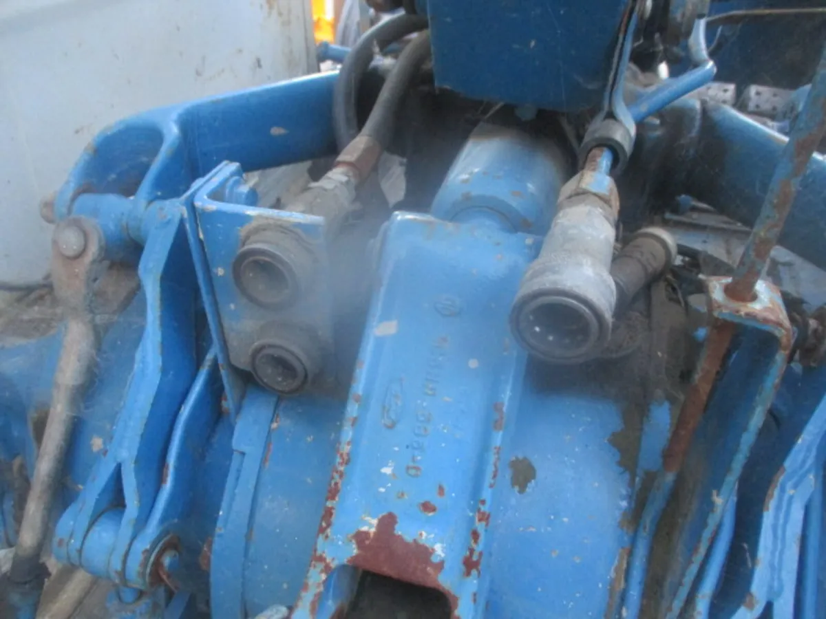 Spool Valves To Suit a Ford Tractor. - Image 3