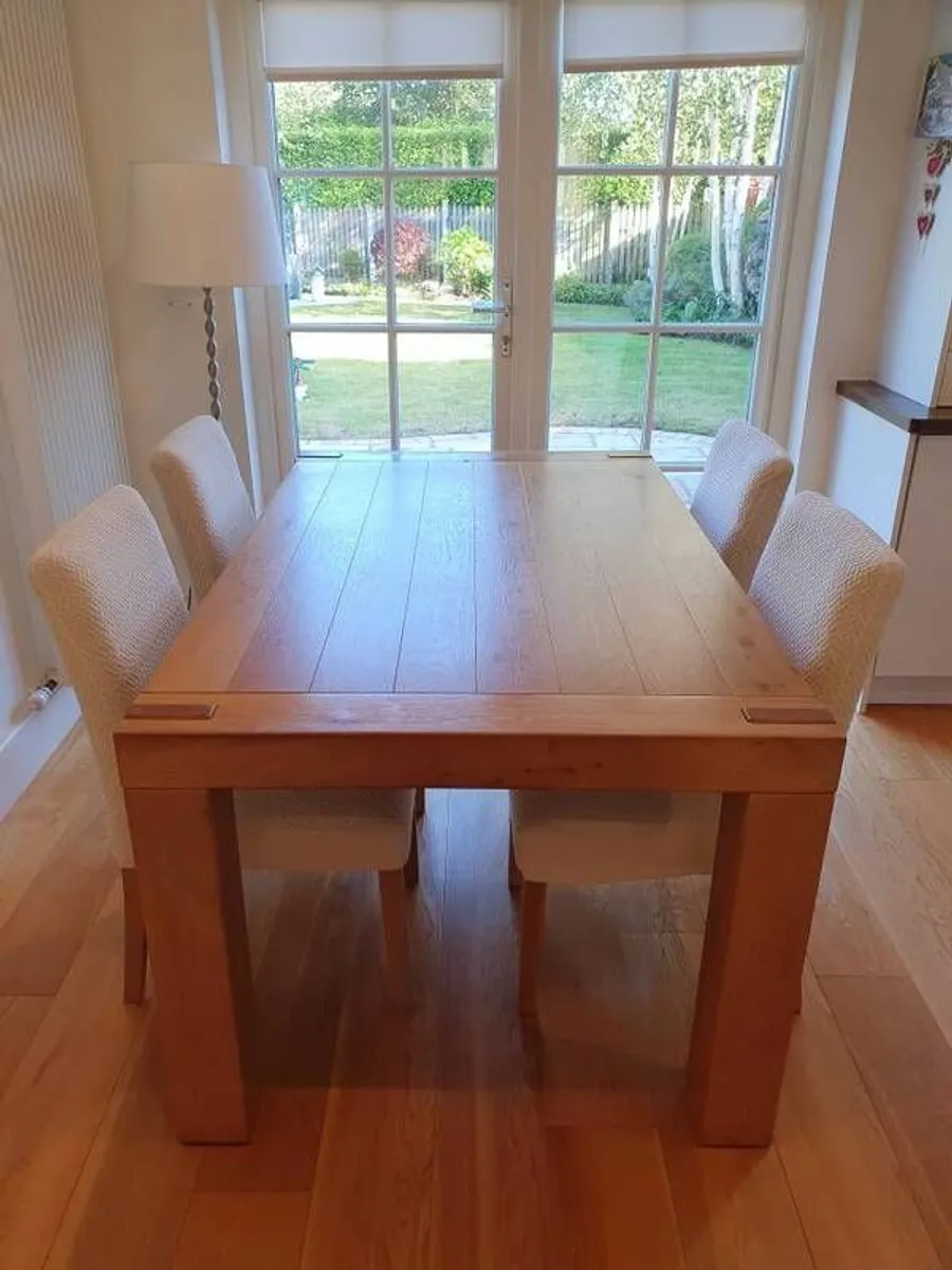 Extendable solid oak dining table - Image 1
