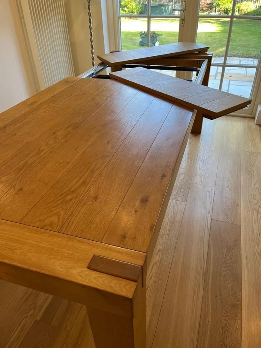 Extendable solid oak dining table - Image 3