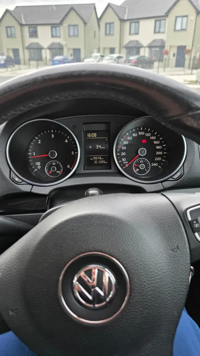 Volkswagen Golf 2010 - Image 4