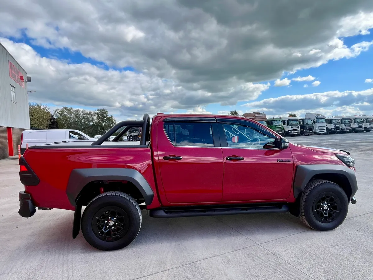 2025 Toyota Hilux GR Sport - Image 3