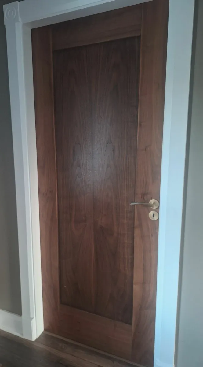 5 walnut shaker doors - Image 1
