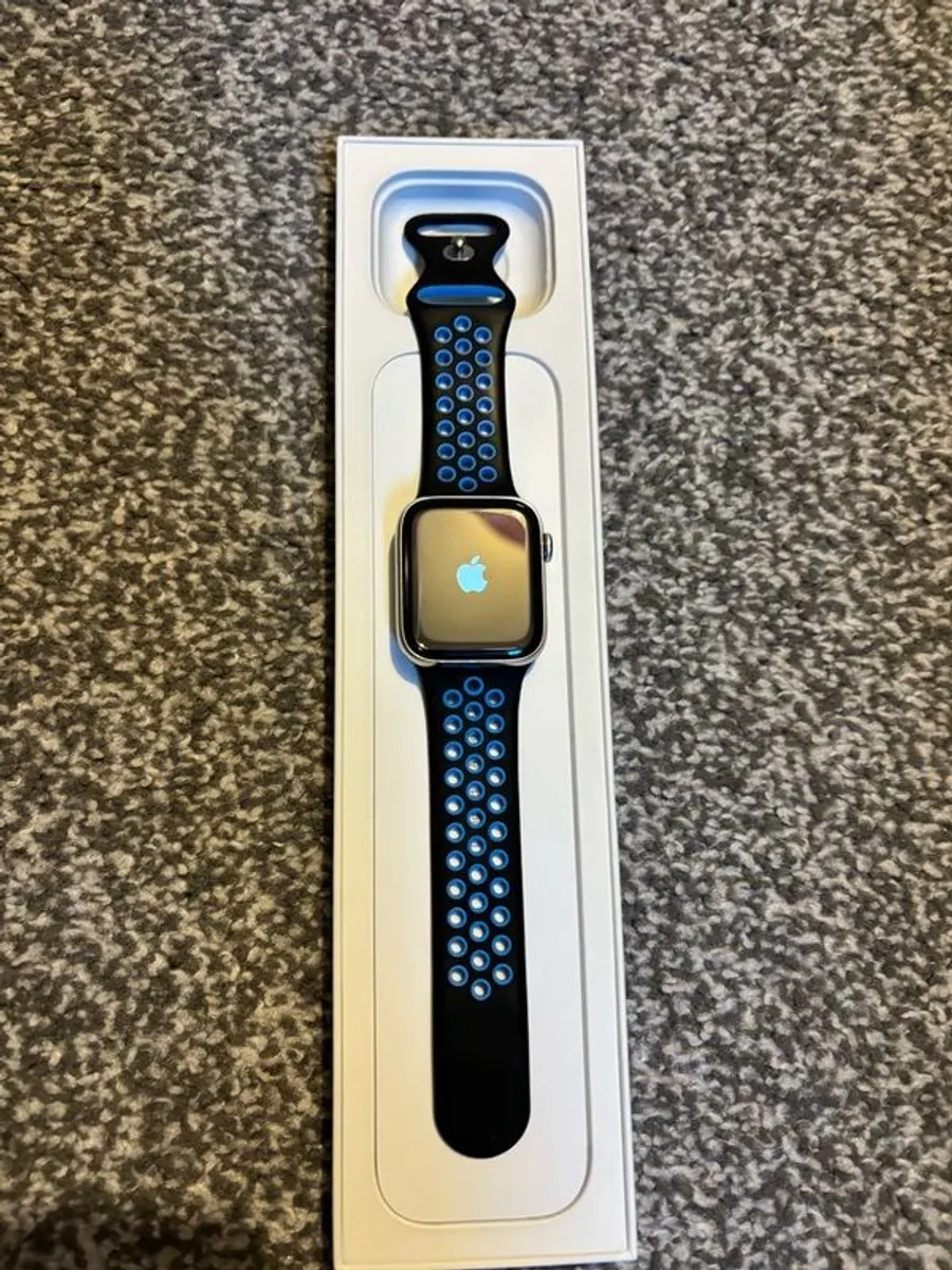 Apple Watch 6 44mm Stainless Steel GPS + Cellular - Image 1