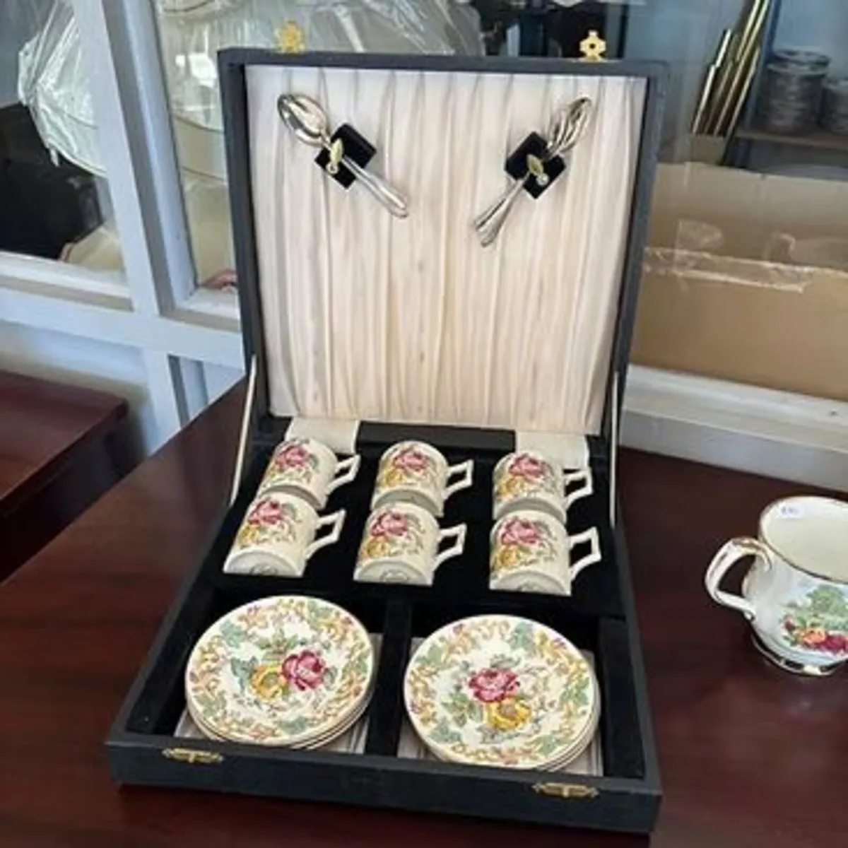 Cased James Kent regency pattern pottery coffee se