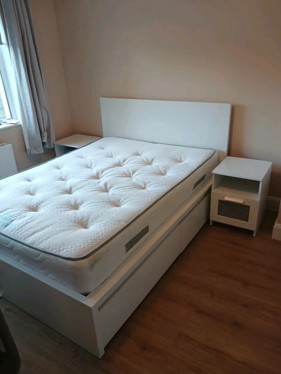 Bedroom set - Image 1