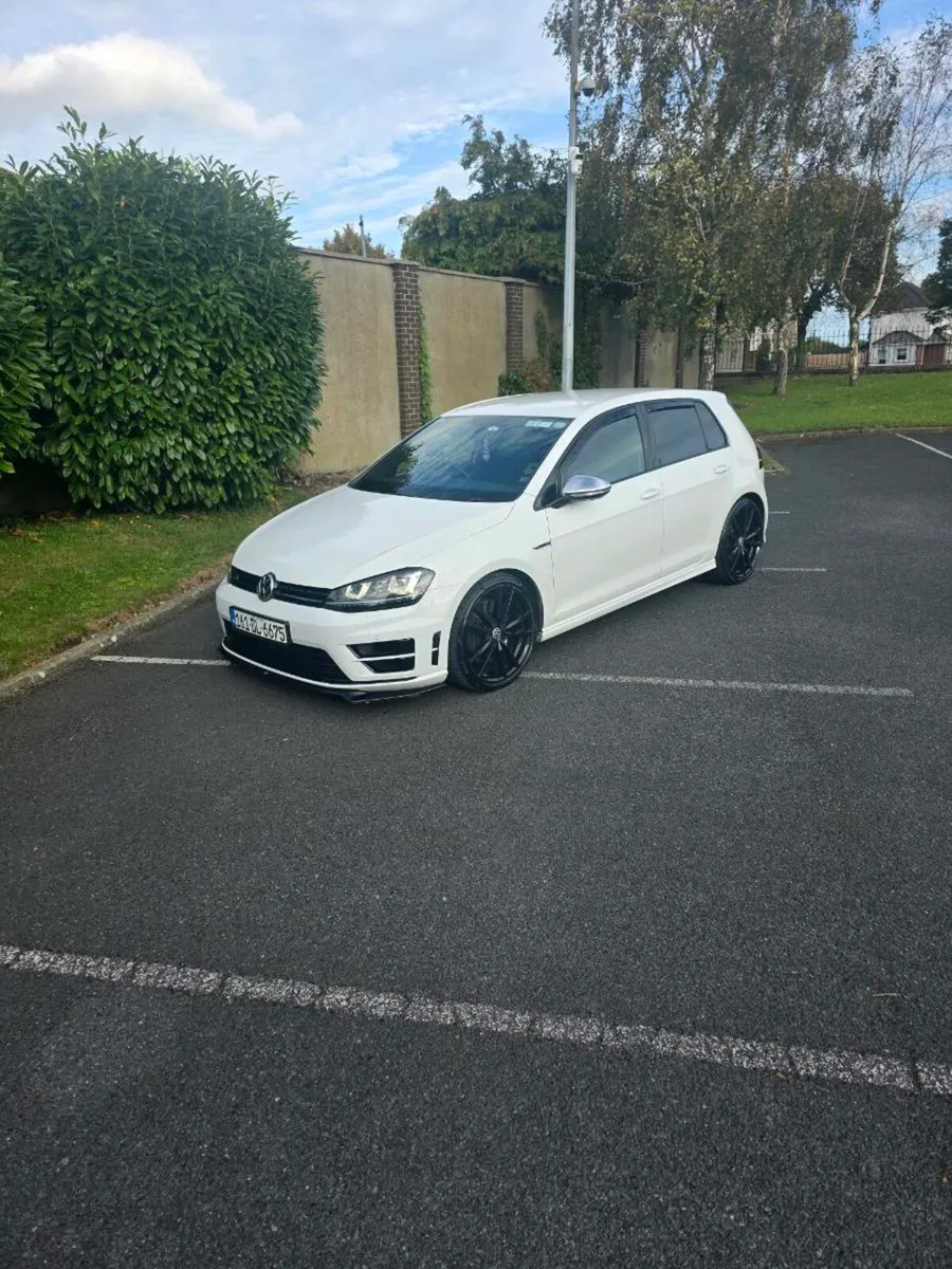 Volkswagen golf r 300ps 5dr auto - Image 2