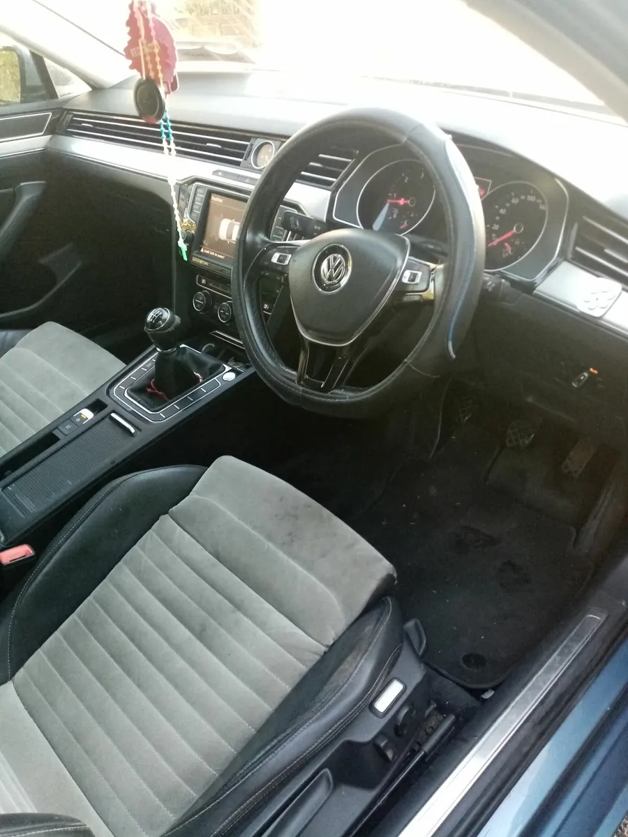 Volkswagen Passat 2015 - Image 3