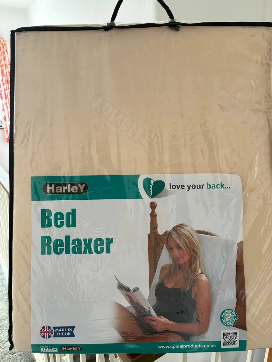 Bed relaxer cushion