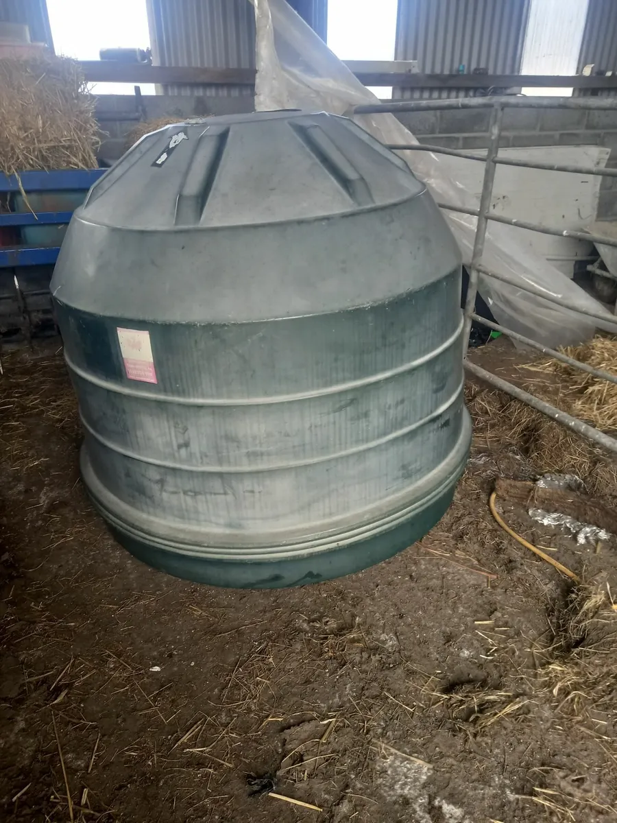 Oil tank calf huntch