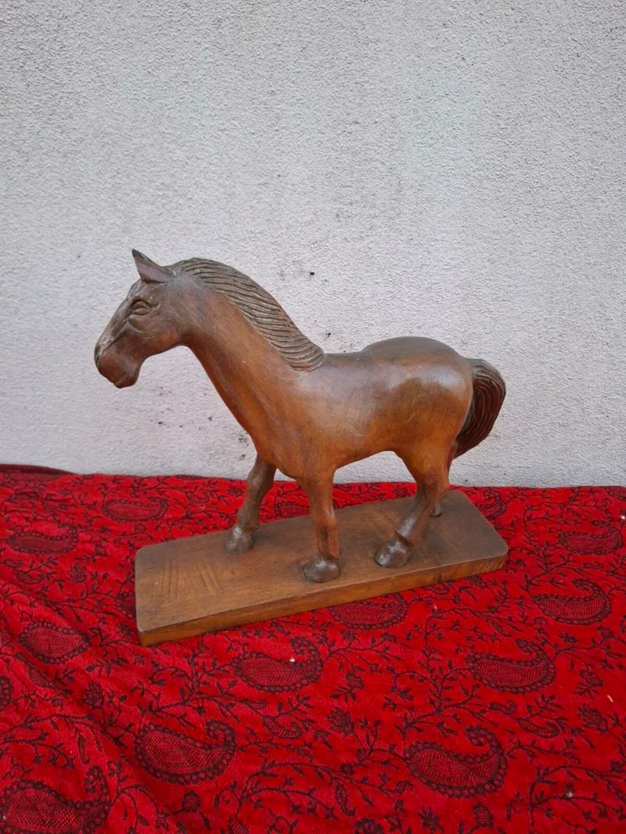 Wood horse statue - Image 1