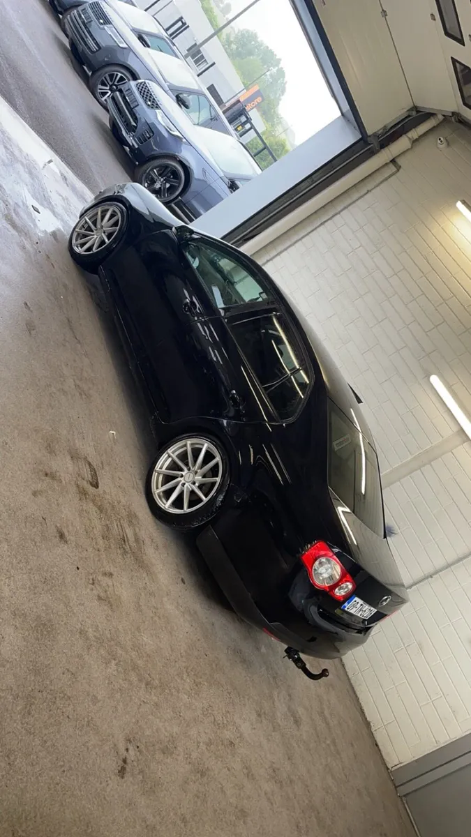 2009 Volkswagen Jetta - Image 2