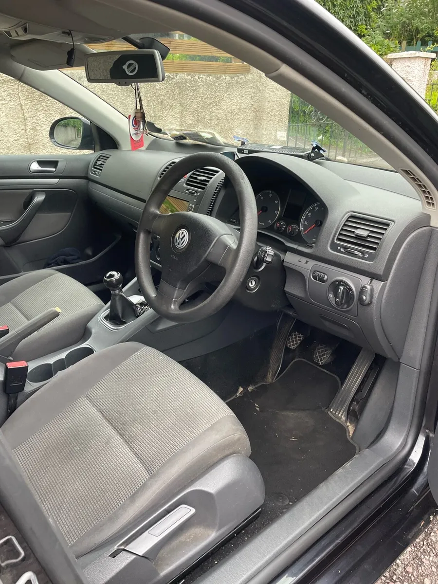 2009 Volkswagen Jetta - Image 3