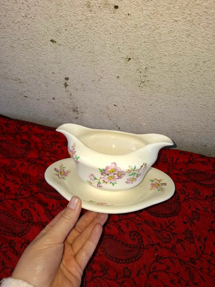 Vintage cream gravy bowl postage possible