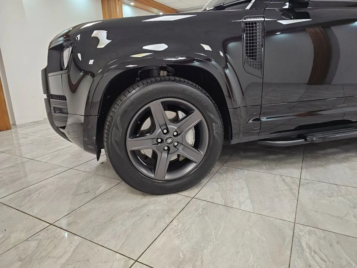 Land Rover Defender 6 Seater - Image 4