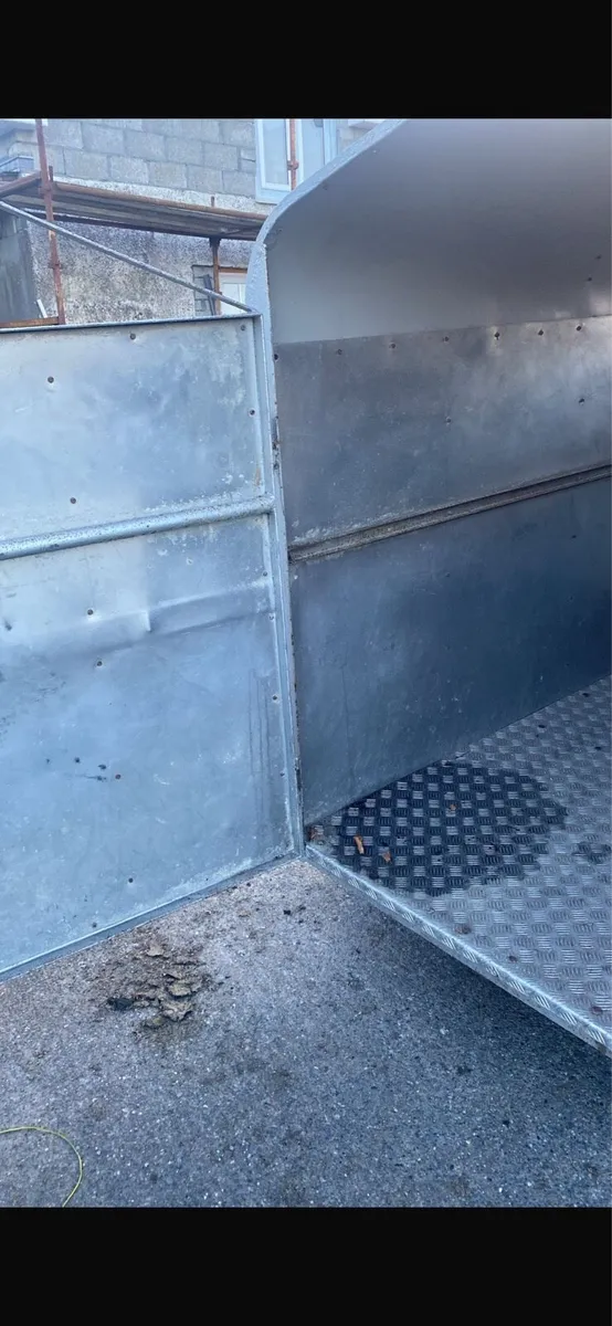 8x4 Cattle Trailer - Image 3