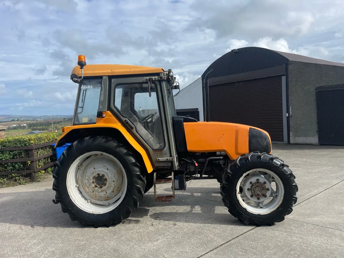 Renault 95x tractor £8850 no vat - Image 1