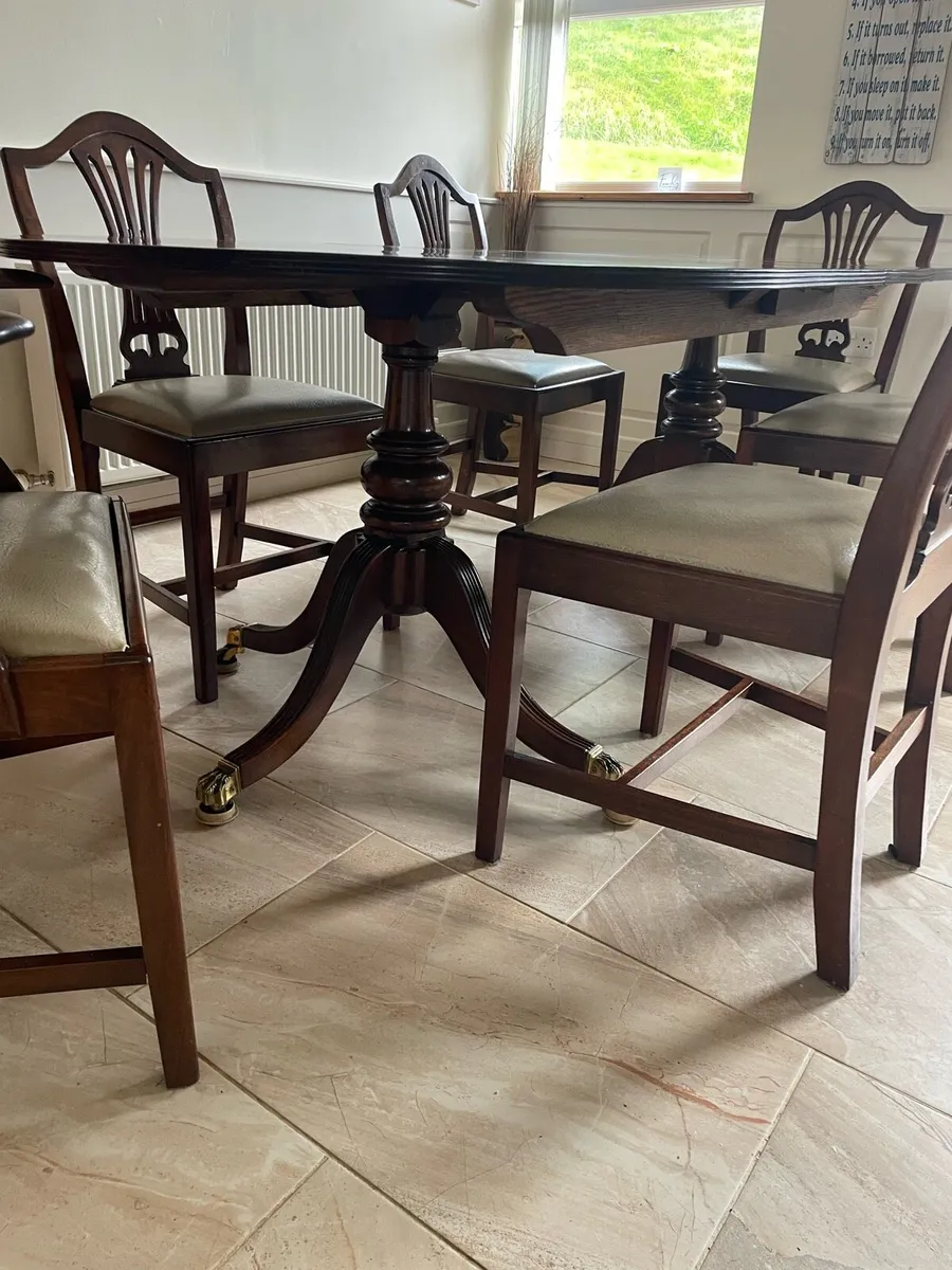 Dining table and 8 chairs - Image 2