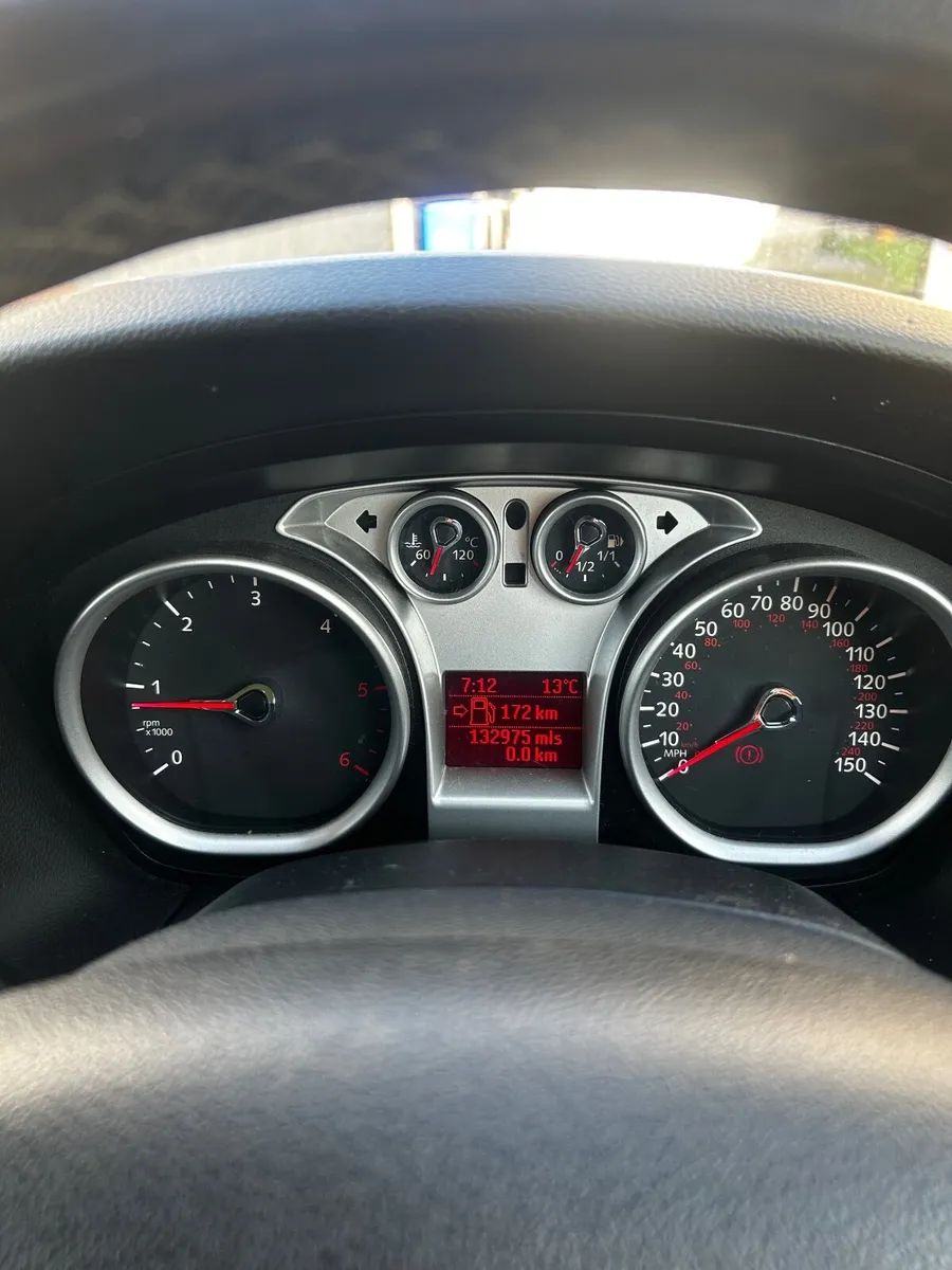 Ford Focus ZETEC 2009 - Image 2