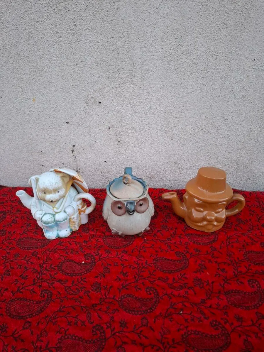 Collection of 3 novelty tea pots - Image 1