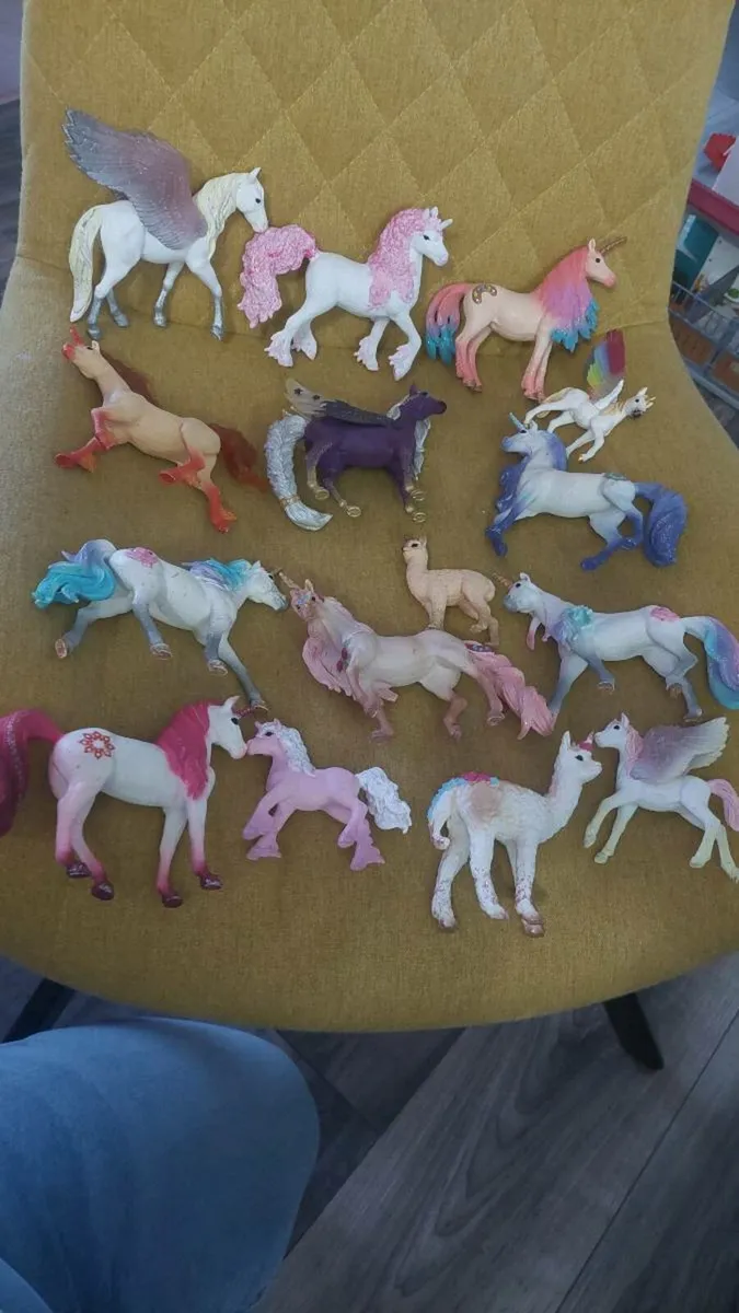 15 Schleich unicorns - Image 1