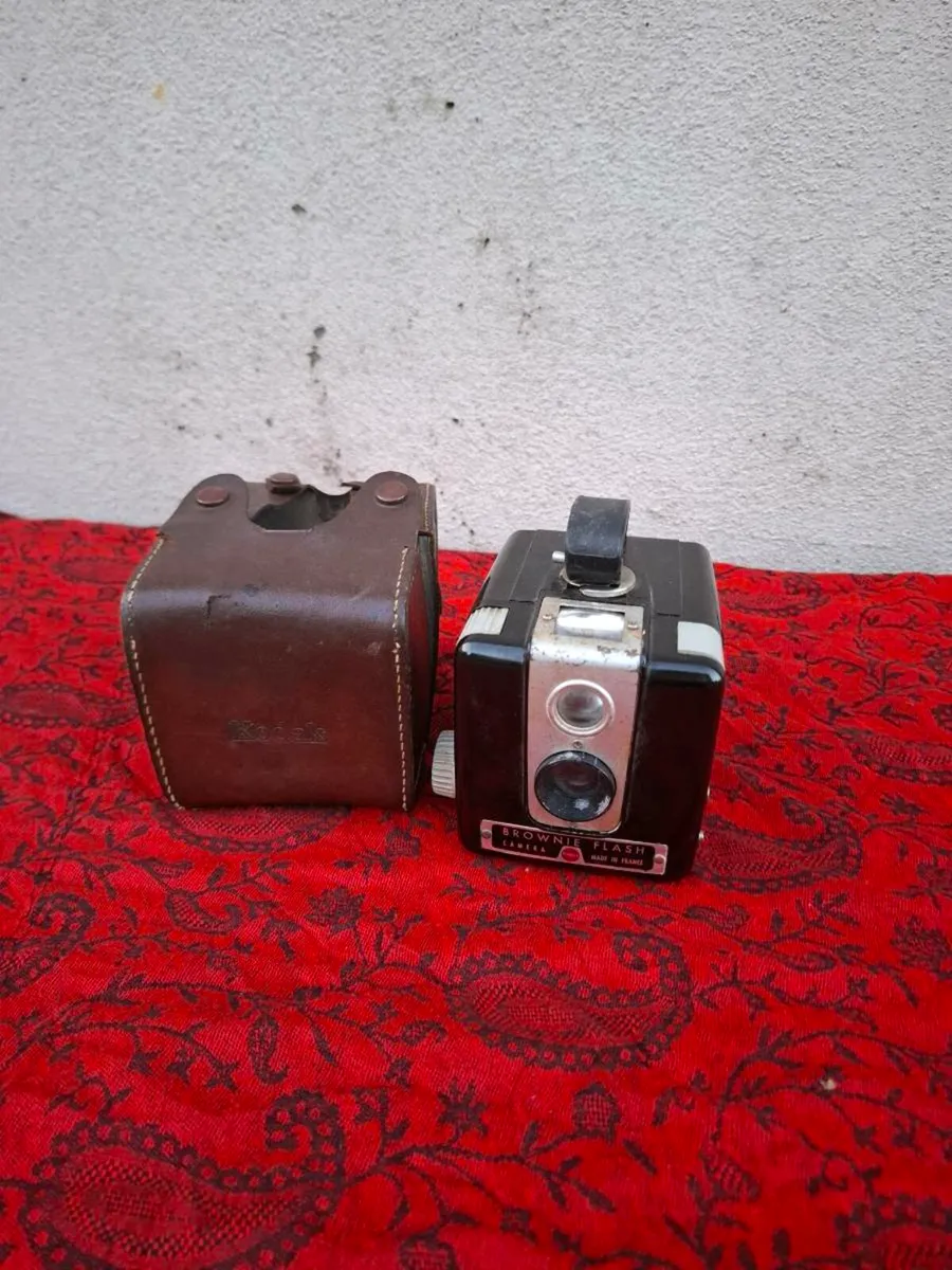 Vintage brownie camera - Image 1