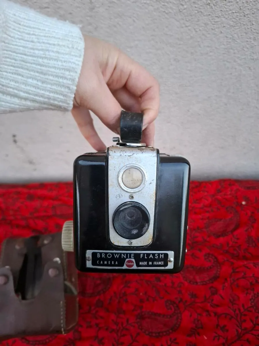 Vintage brownie camera - Image 2