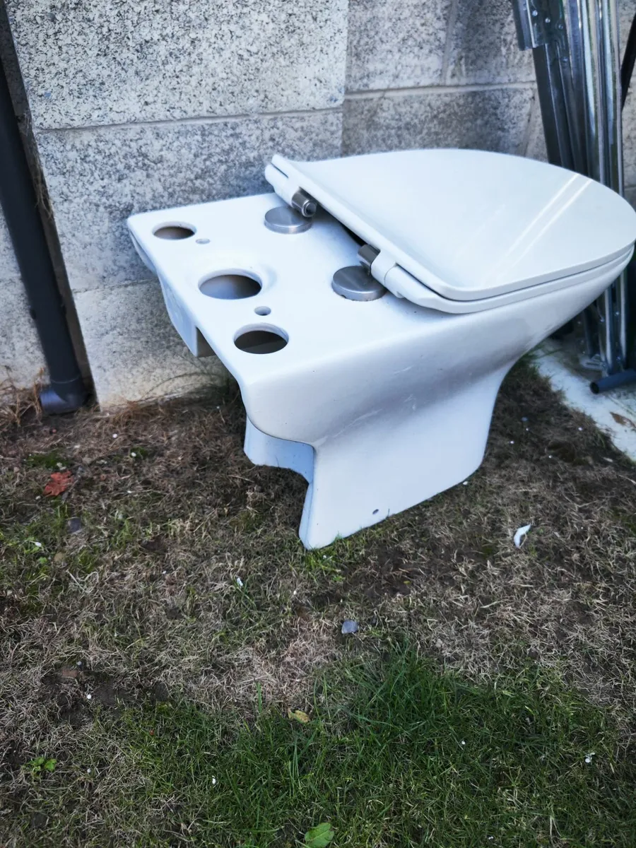 Toilet With Cistern And Soft Close Seat - White - Image 2