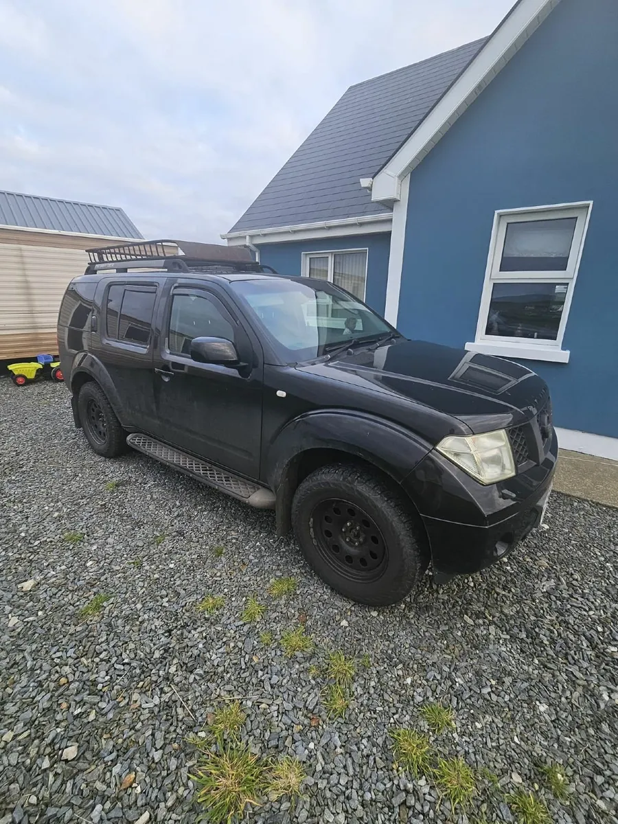 Nissan Pathfinder 2005 - Image 2