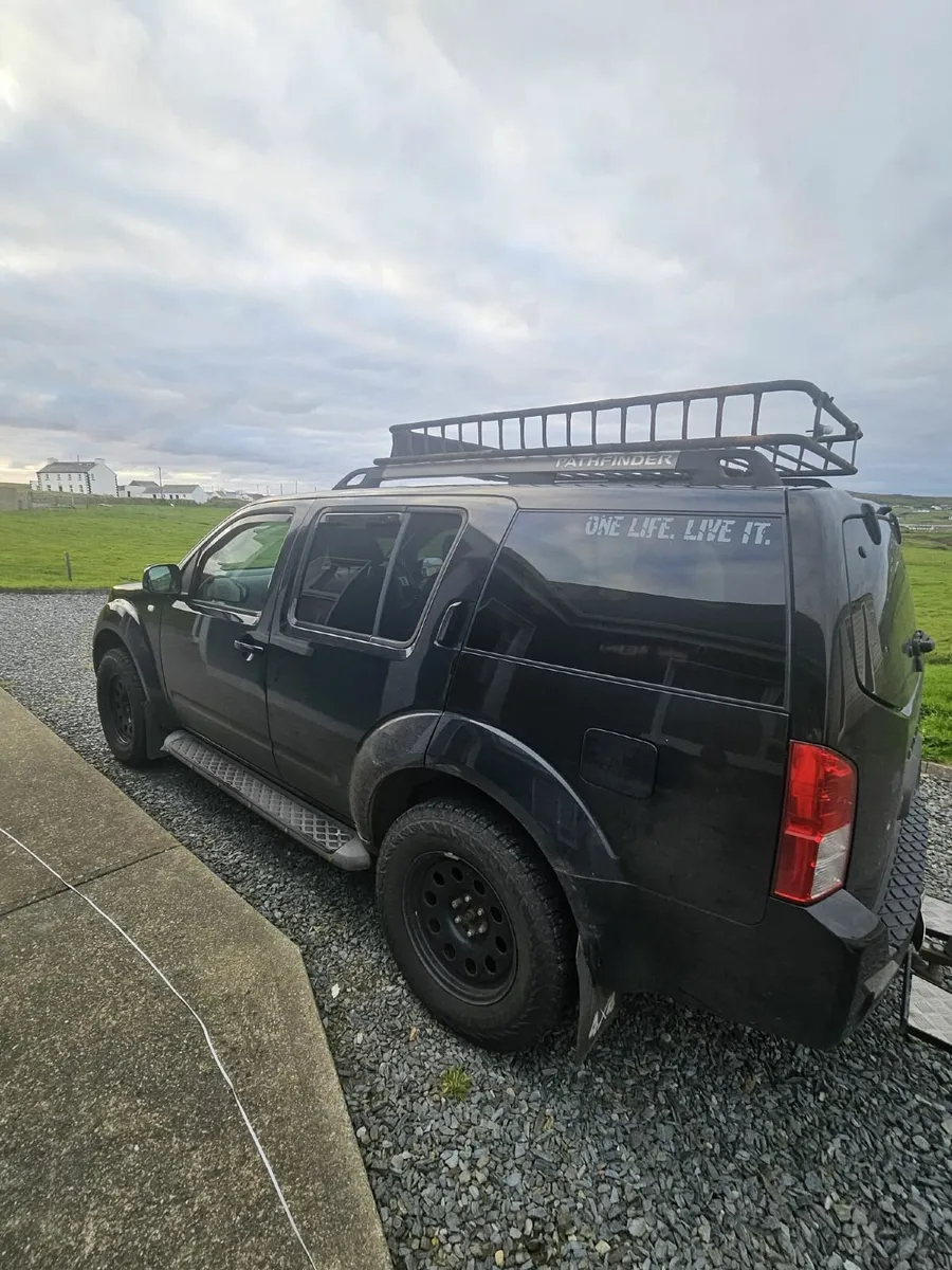 Nissan Pathfinder 2005 - Image 1