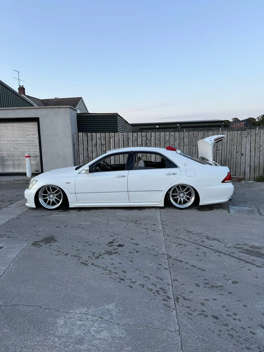 2004 Toyota Crown Tax + Nct - Image 2
