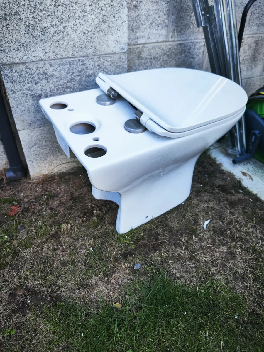 Toilet With Cistern And Soft Close Seat - White - Image 3