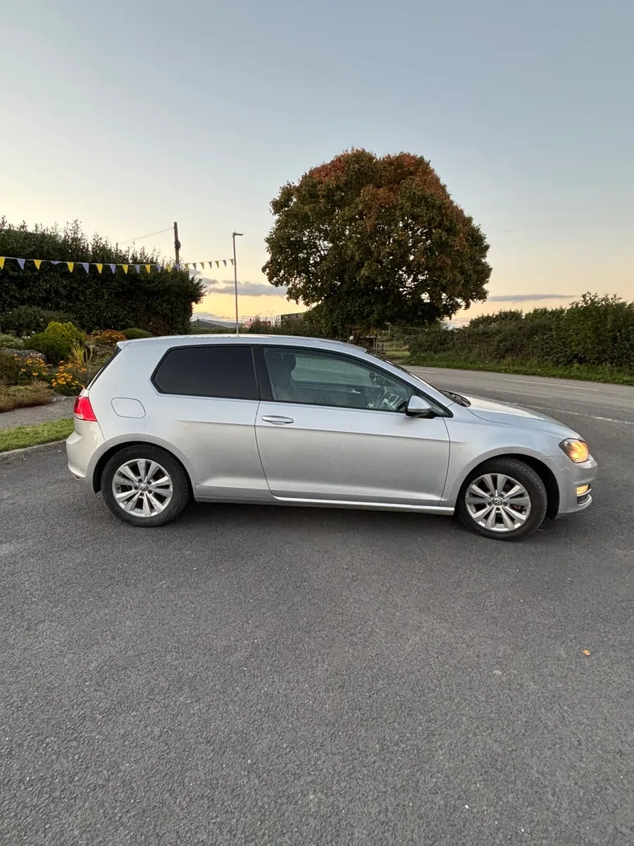 VW Golf TRENDLINE 1.6 TDI MANUAL 5SPEED 90 3DR - Image 2