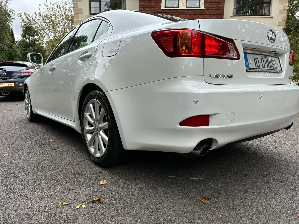2010 Lexus IS250 **Pearl White immaculate** - Image 4