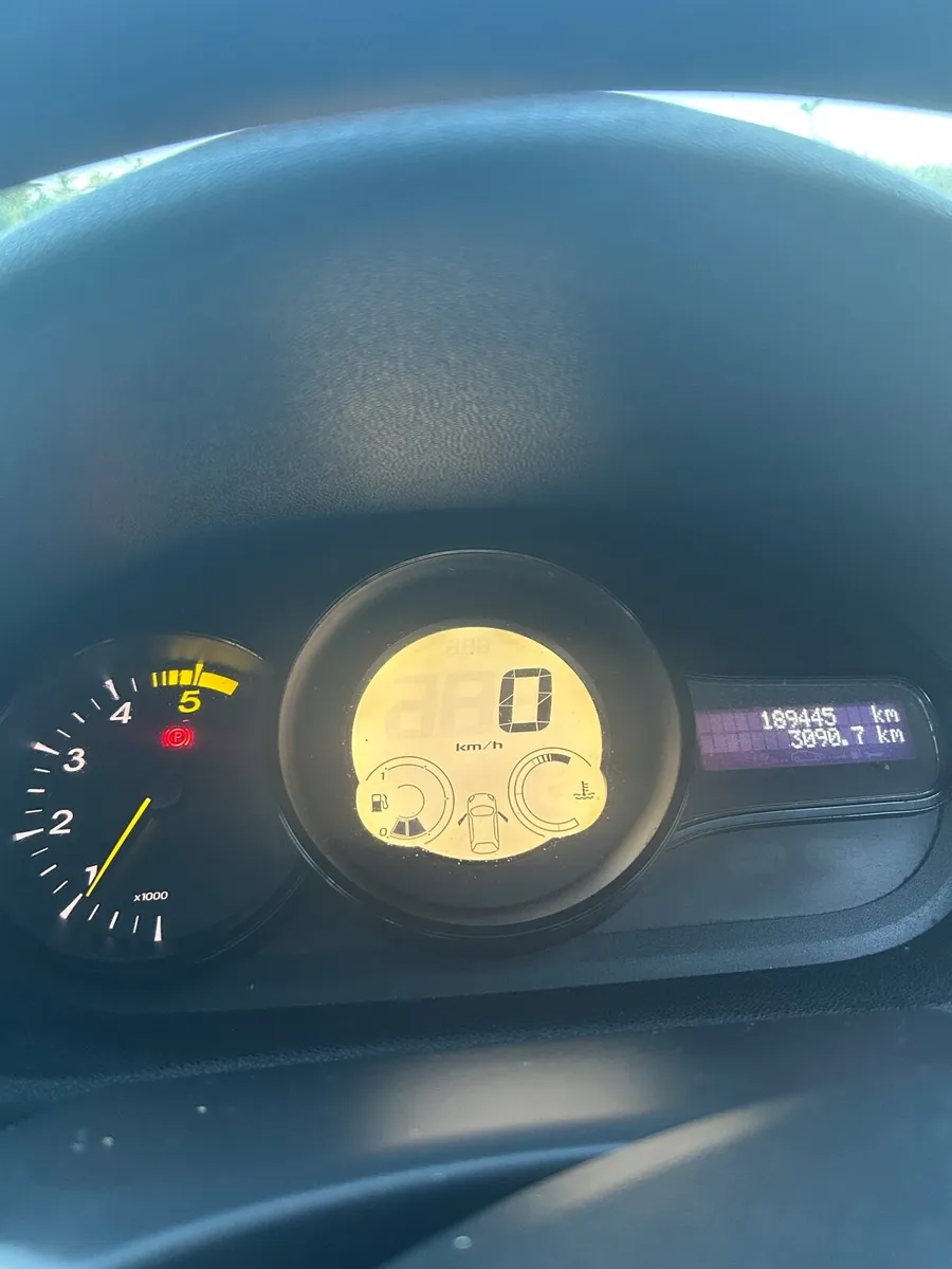 Renault Megane 2010 - Image 2